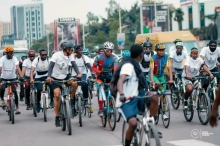 Kinshasa : la jeunesse kinoise pedale pour la paix aux cotes de Miguel Masaisai