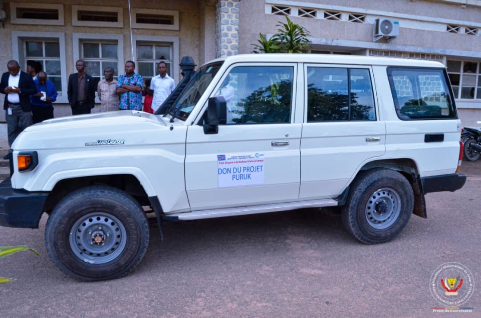 Kasai Central : L‘executif provincial beneficie d‘une nouvelle jeep 4×4 pour le suivi des activites de mise en œuvre du projet PURUK