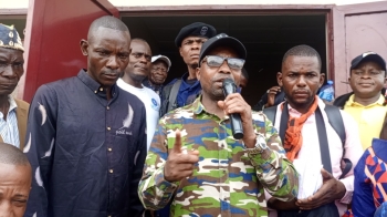 Kasai-Central : le depute provincial Daniel Lukusa finance la construction d‘un centre de sante a Kamba Mvula