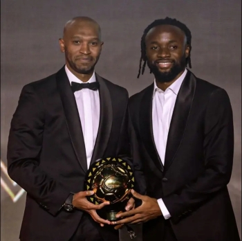 CAF Awards 2025 : Le Congolais Fiston Mayele sacre Meilleur joueur africain de l‘annee
