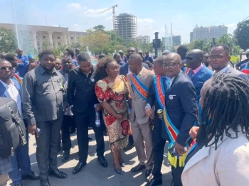 RDC : Les conseillers municipaux de 24 provinces en sit-in devant le Centre financier a Kinshasa pour exiger le paiement de 20 mois d‘arrieres