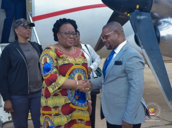 Kasai Central : La ministre de l‘ESU Marie-Therese Safi Sombo a Kananga pour evaluer les travaux de construction de l‘UNIKAN