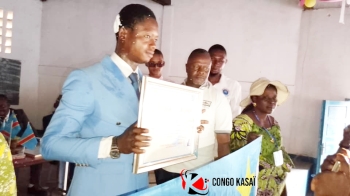 Kasai-Central : la MEEEC decerne un diplome d‘excellence a Celestin Sakanga pour ses debuts de bravoure en politique !