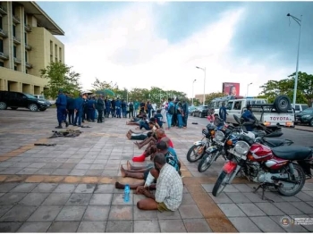 Kinshasa : la Police presente pres de 20 criminels arretes dans le cadre de l‘operation « Ndobo »