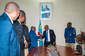 Kasai Central/Port sec de Kalambambuji : l‘OGEFREM obtient du Vice-Gouverneur Job Kuyindama les titres de propriete du site