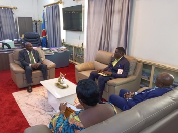 Kasai Central : les enseignants et leurs familles beneficieront desormais de la mutuelle de sante (Coordonnateur MESP)