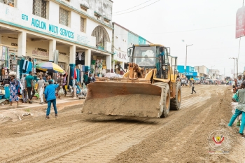 Kananga/Infrastructures routieres: Depeche par le Gouverneur Kambulu, Arabe Contractor epargne le danger sur l‘avenue Dr Etienne Tshisekedi !