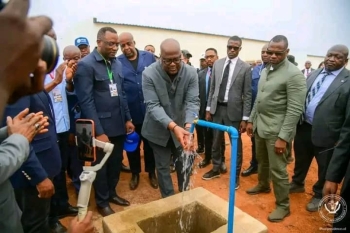 Félix Tshisekedi inaugurant une usine d‘eau potable à Kamina